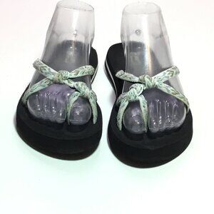 Teva Olowahu Women's Size 7 Southwestern Pattern Mush Sandals 6415 Pastels